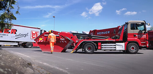 Absetzkipper-LKW-Entsorgung Absetzkipper beim Entladen