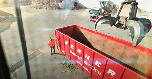 Entsorgung-Container-Goldbach Entsorgungs-Container im Hof